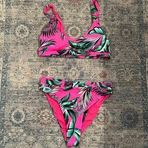Cute highwaisted swim suit set. No flaws size M
